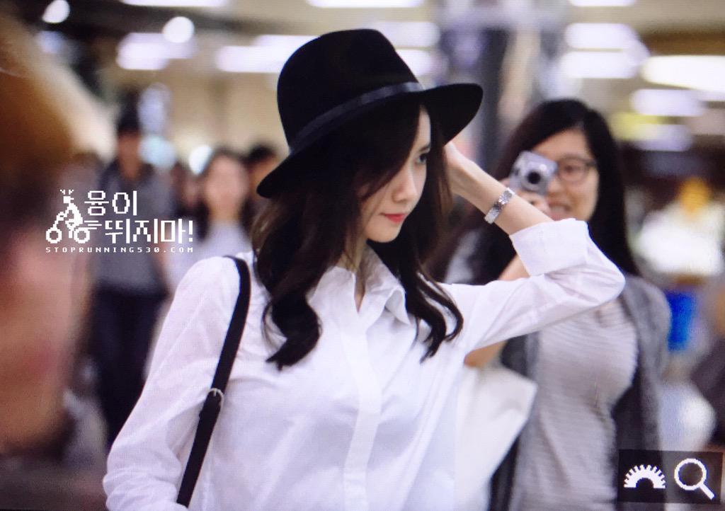 [PIC][22-09-2015]YoonA trở về Hàn Quốc vào sáng nay CPfWt5RUYAA8oaj