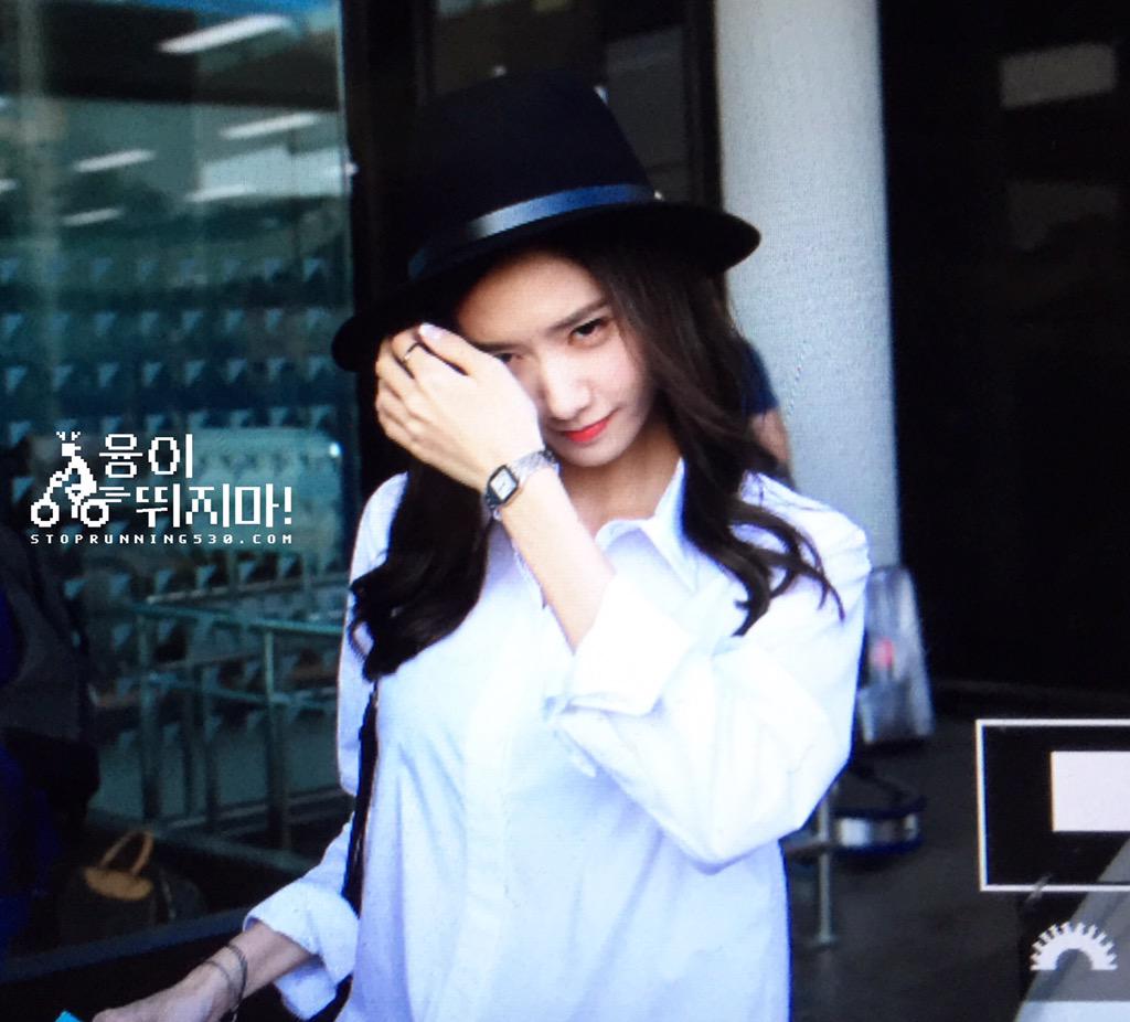 [PIC][22-09-2015]YoonA trở về Hàn Quốc vào sáng nay CPfWvumUEAAoSFc