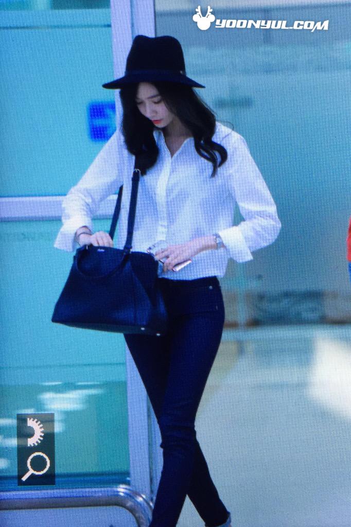 [PIC][22-09-2015]YoonA trở về Hàn Quốc vào sáng nay CPfZmKjUwAACBhj