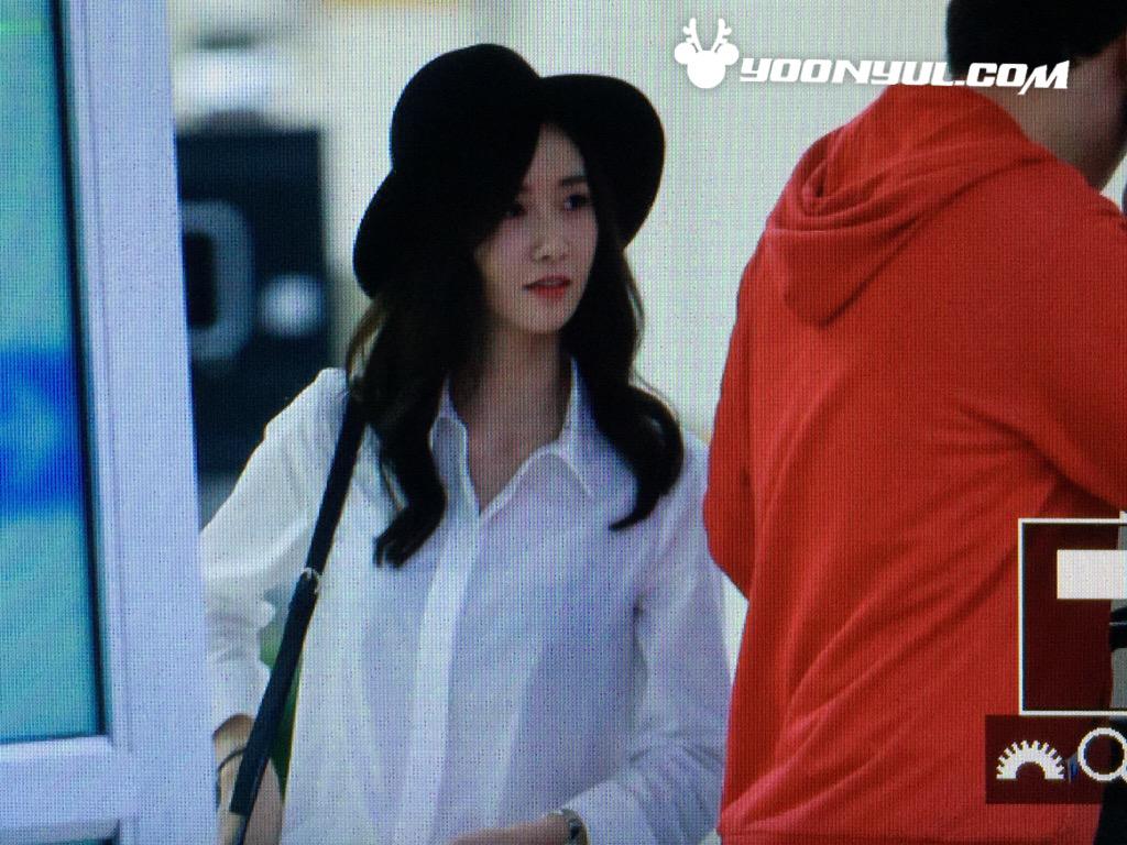 [PIC][22-09-2015]YoonA trở về Hàn Quốc vào sáng nay CPfZmKlVAAAJ-XS