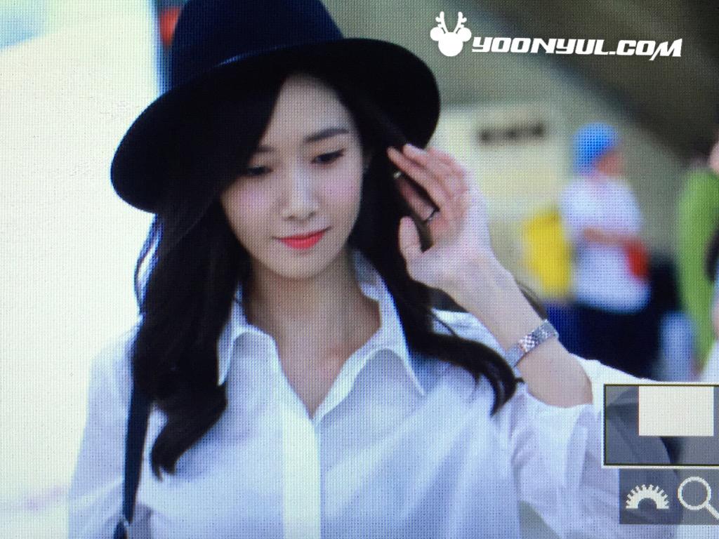 [PIC][22-09-2015]YoonA trở về Hàn Quốc vào sáng nay CPfZqL0UcAAWsbX