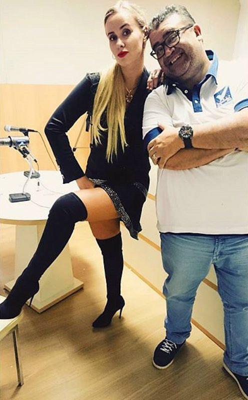 LolaMelnick_MDV's tweet photo. Sempre nos trazendo informações úteis e alegria em nossas vidas! #MulherDeVanguarda @LolaMelnick &Babu @Vanguarda949 http://t.co/FW7LjtHWQJ