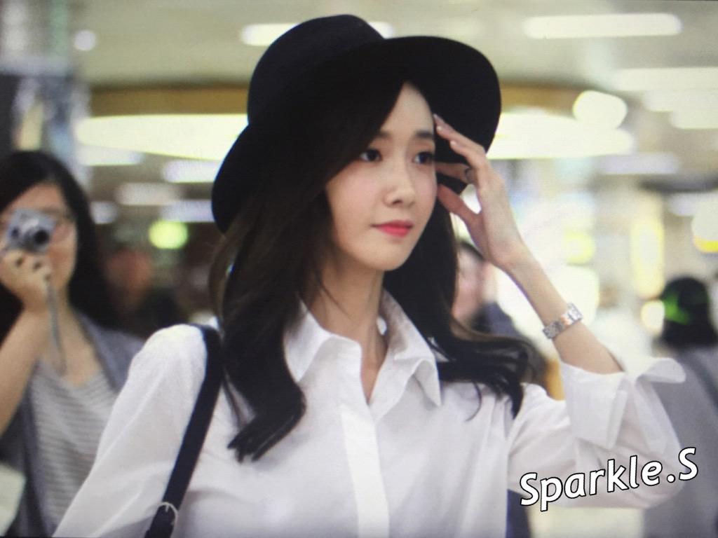 [PIC][22-09-2015]YoonA trở về Hàn Quốc vào sáng nay CPfaHUpUcAAV1D_
