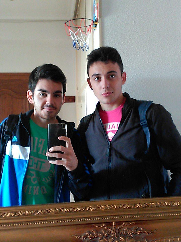 PisoPupilos's tweet photo. Los pupilos se van a clase jaja #Aprogramar #Basesdedatos http://t.co/Qe1jNwkVyv