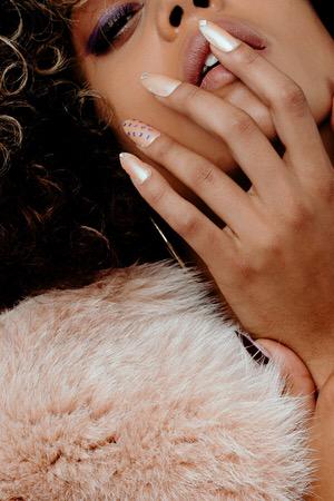 EditorsFro's tweet photo. We're still swooning at these couture nails by @NiceNailsBaby. #FROissue2 ๐
๐พ http://t.co/YkX3w1MYvn