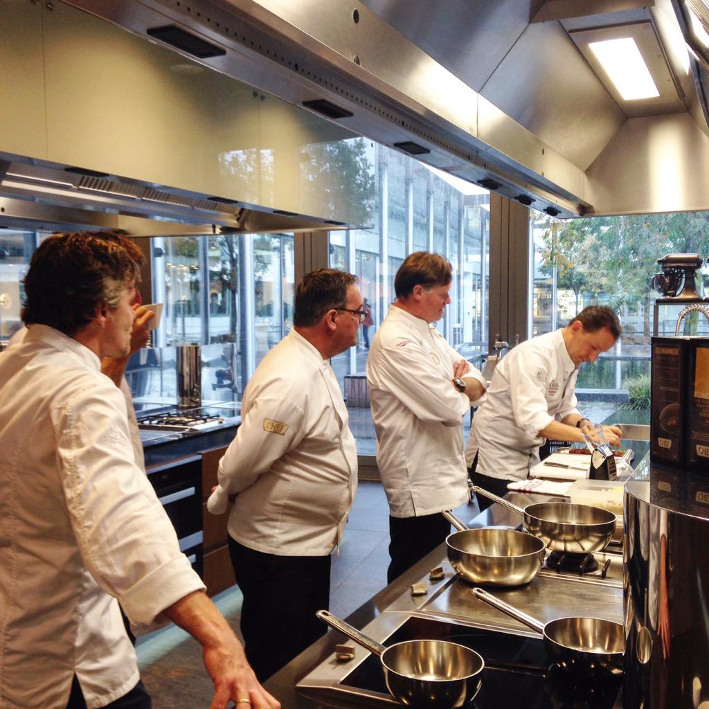 De mise en place in volle gang! #afkijken #chef #amuse