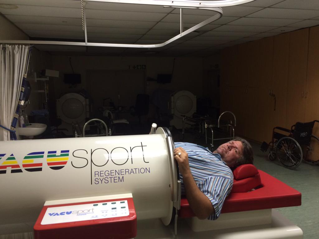 Gus_Obermeyer's tweet photo. #HBO2 #hyperbaric Dr Gregory Weir #vascularsurgeon now using #IVT intermittent Vacuum Therapy #Vacumed #Vacusport http://t.co/q7g4DvVEWQ