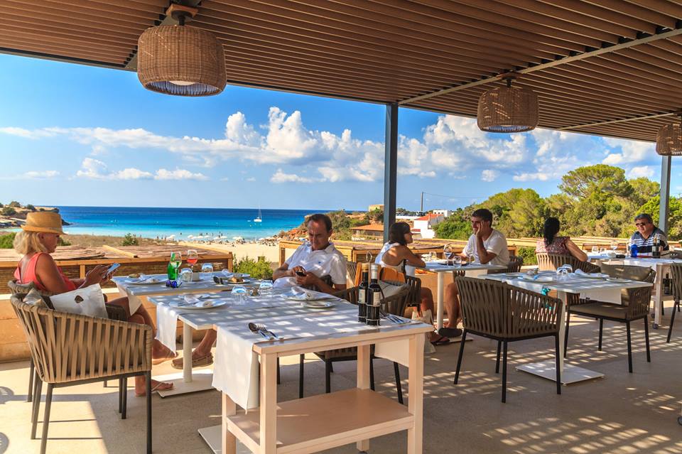 Después de la playa, te esperamos en el restaurante 
facebook.com/HotelCalaSaona