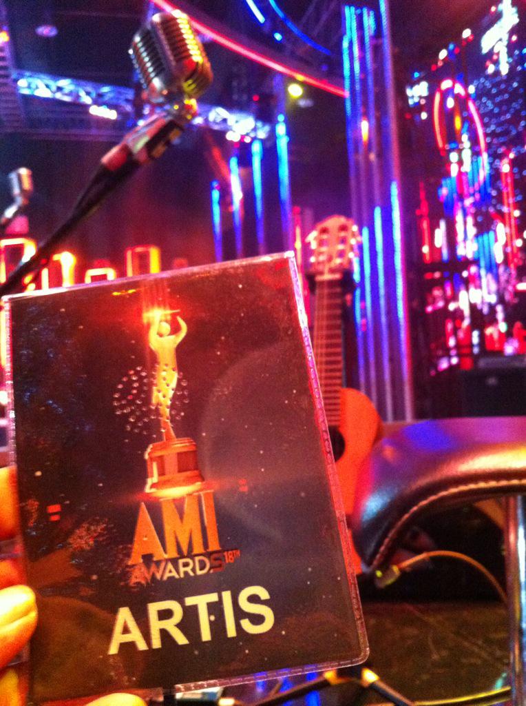 PayungTeduh_BDG's tweet photo. Gaiss doakan ya @payungteduh buat live nanti malam jam 23:00 dalam acara @AMIawards di @OfficialRCTI  semoga lancar ! http://t.co/Q32CV6QuPO