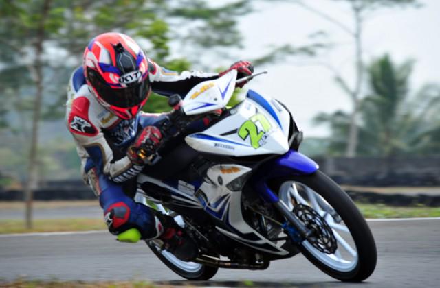 DapurPacu's tweet photo. Yamaha Jupiter MX King Berjaya di IRRC Tasikmalaya
http://t.co/vfb2L2lo22
cc: @YamahaIndonesia @YamahaRacing_Id http://t.co/yKEo4VUnMl