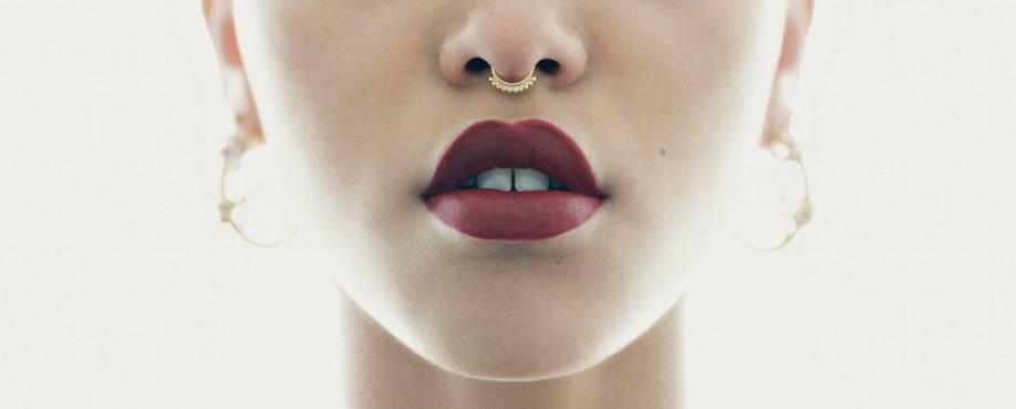 El sorprendente look de Blanca Suárez con piercing  redesvision.com/articulo.php?a…