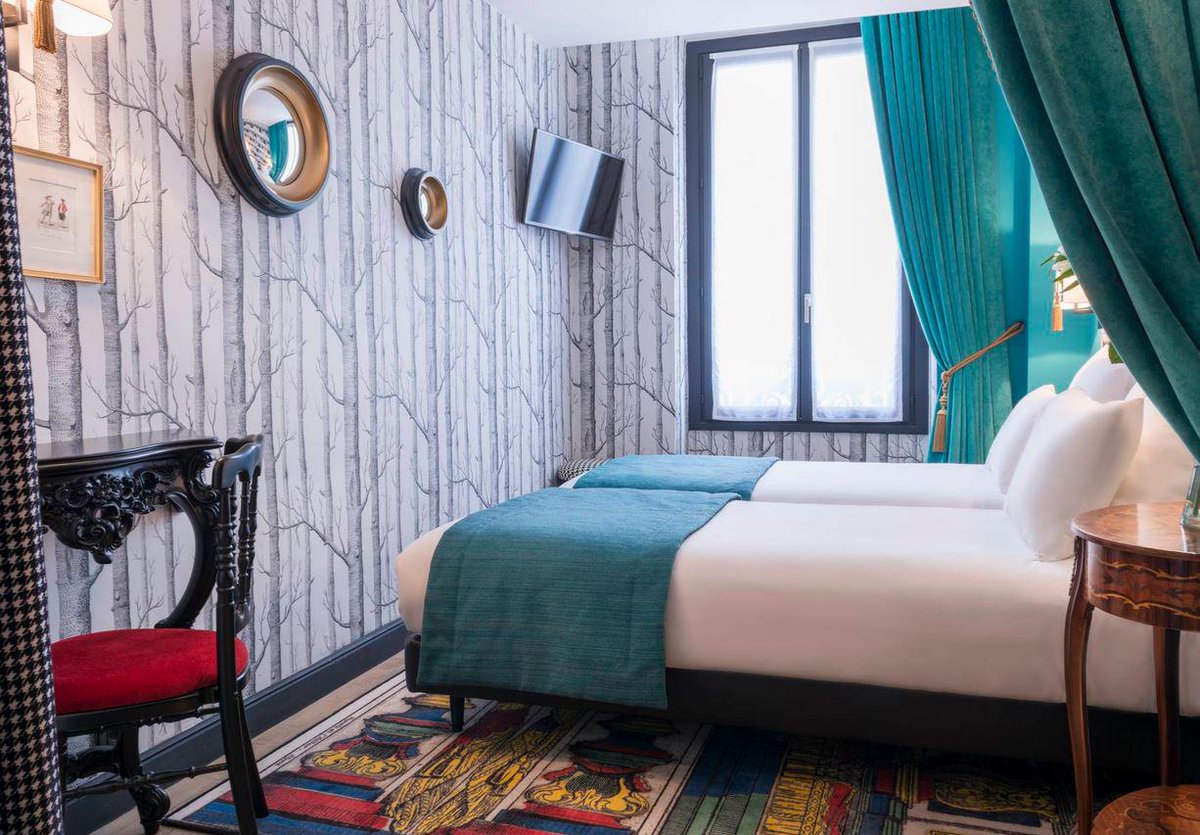 Paris_by_Elodie's tweet photo. Fully redesigned, #Sacha hotel*** serves complimentary champagne &amp; snacks every evening! http://t.co/flnuA15b6z http://t.co/tv99O6tOJh