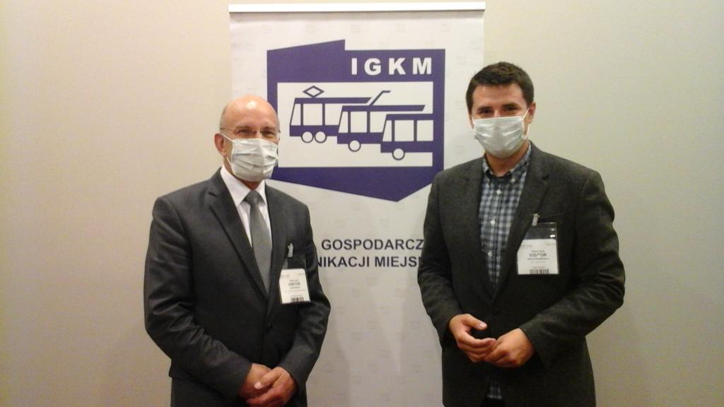 MobilityReports's tweet photo. #Trako2015 Adam Karolak left, from Polish Chamber of Urban Transport #IGKM highlights #pollution issues @amberexpo http://t.co/em11jqG5aZ