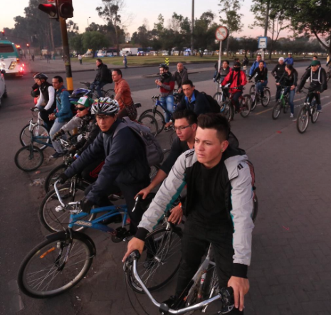 poderideasrevel's tweet photo. #TemaDelDía | Así transcurre el #DíaSinCarro en Bogotá. [@ELTIEMPO] http://t.co/CfeiWZ2B50