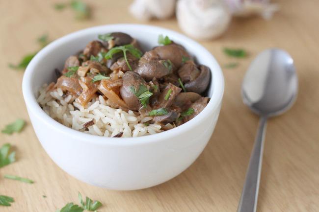 #veggie Week Is On! Up next is, Crock Pot Mushroom Stroganoff  bit.ly/1wB3ZUo <a href="/amuseyrbouche/">Becca</a>