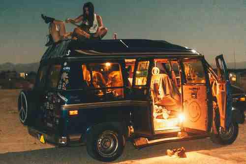 MartiniDude's tweet image. Live in a van, down by the river  #ExtremeWaysToCutSpending #TheHashtagGame