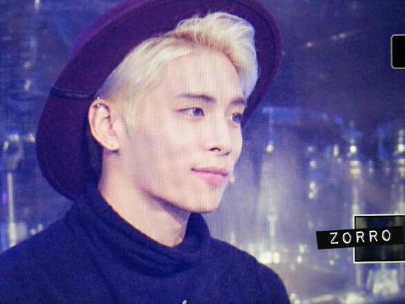 150922 Jonghyun @ 'Blue Night Concert.'  CPg2z1kUEAArcSu