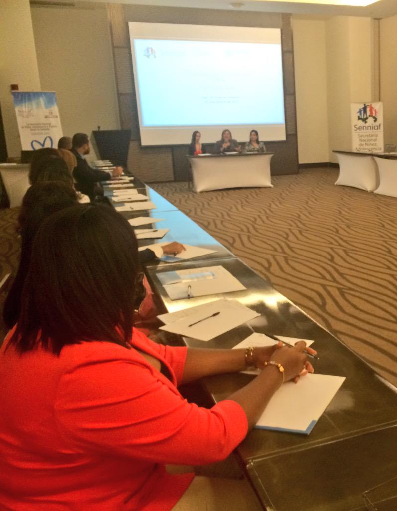 Senniaf's tweet photo. Directora General @IdaliaMartinez_ inicia taller sobre la #TratadePersonas http://t.co/6xnC2fme8k