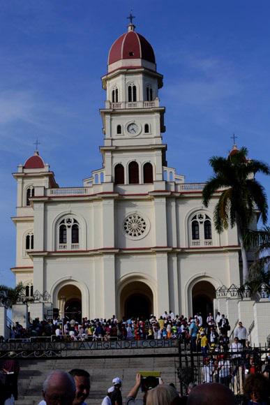 cubanauta's tweet photo. #ElPapaEnCuba en el #Cobre Santiago de #Cuba http://t.co/y0qw6qP6tO #PapaFrancisco #España #Argentina #Miami http://t.co/5r9JLGiWfl