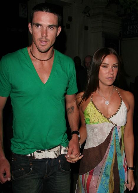 pslt20's tweet photo. Kevin Pietersen with Wife @KP24 - A #PSL Dangerous Player http://t.co/3nhw1jvnwO