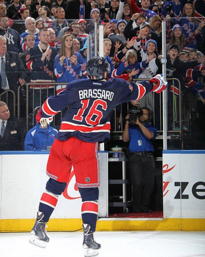 Happy 28th birthday to Derick Brassard! 