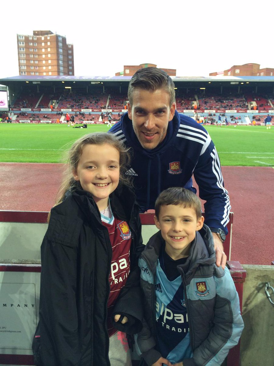 Oldhammerman's tweet photo. Mi nieta Ellie y mi nieto Harley con @AdriSanMiguel la temporada pasada. My granddaughter Ellie &amp; my Grandson Harley http://t.co/nAZjI74KCq