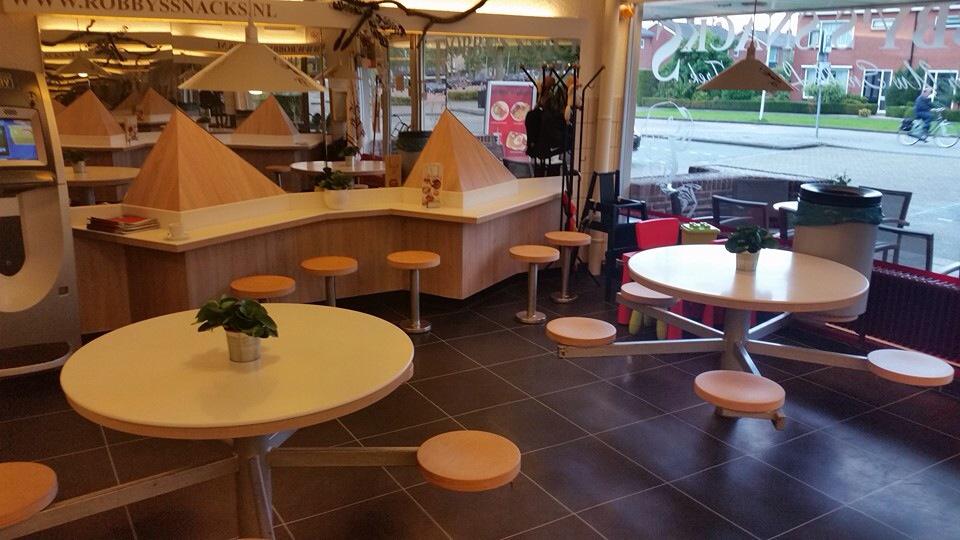 robbyssnacks's tweet photo. Re-style door interieur-bouwer Rene Harkema is afgerond. Vákwerk! Volgende week begint @Koolhof_Raalte met schilderen http://t.co/r5V4aJD4E8