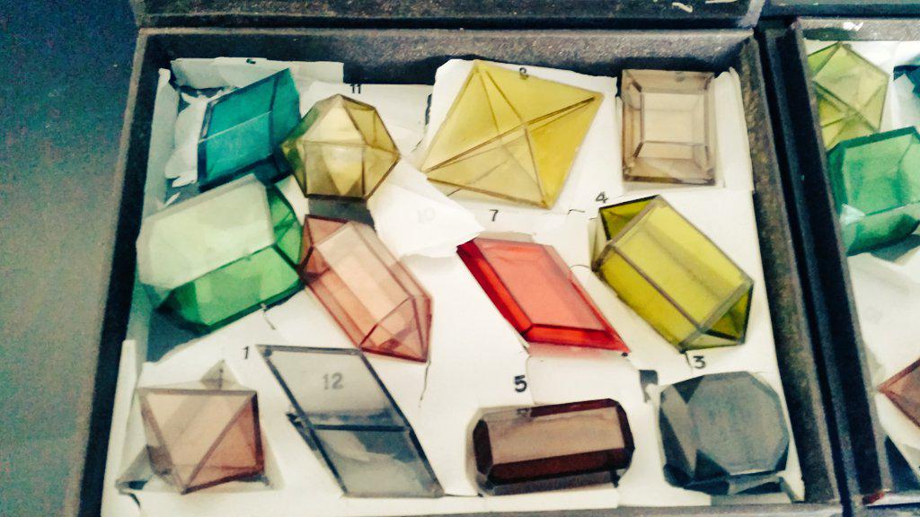 Mineral Crystal Habits, the shape single crystals &amp; groups can help ID the mineral. <a href="/austmus/">Australian Museum</a> <a href="/qldmuseum/">Queensland Museum Kurilpa</a> <a href="/OriginalGCG/">Geological Collections Group (GCG)</a>