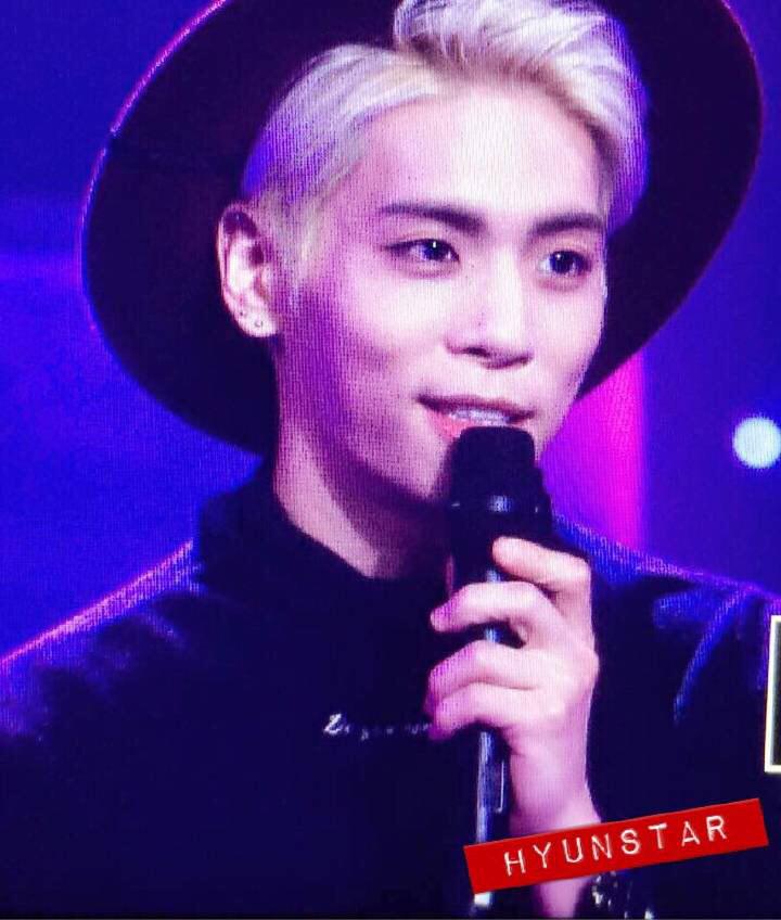 150922 Jonghyun @ 'Blue Night Concert.'  CPgSZsXUwAESL0X