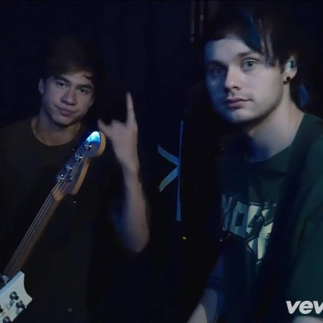 AusSquad5SOS's tweet image. Mixed in with #6YearsOfMalum #Happy6YrAnniMichaelAndCalum #LoopOff5SOS