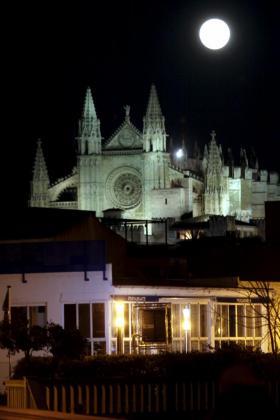 Un eclipse de 'Súperluna' tendrá lugar en la madrugada del lunes 28 ultimahora.es/noticias/socie… vía <a href="/UHmallorca/">Ultima Hora Mallorca</a>