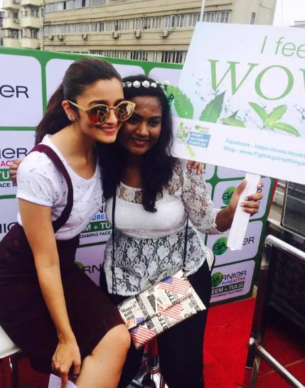 aliaanators's tweet photo. Beautiful @aliaa08 with the winners of Garnier #fightagainstpimples contest.๐ http://t.co/jxnDrJ2aCe