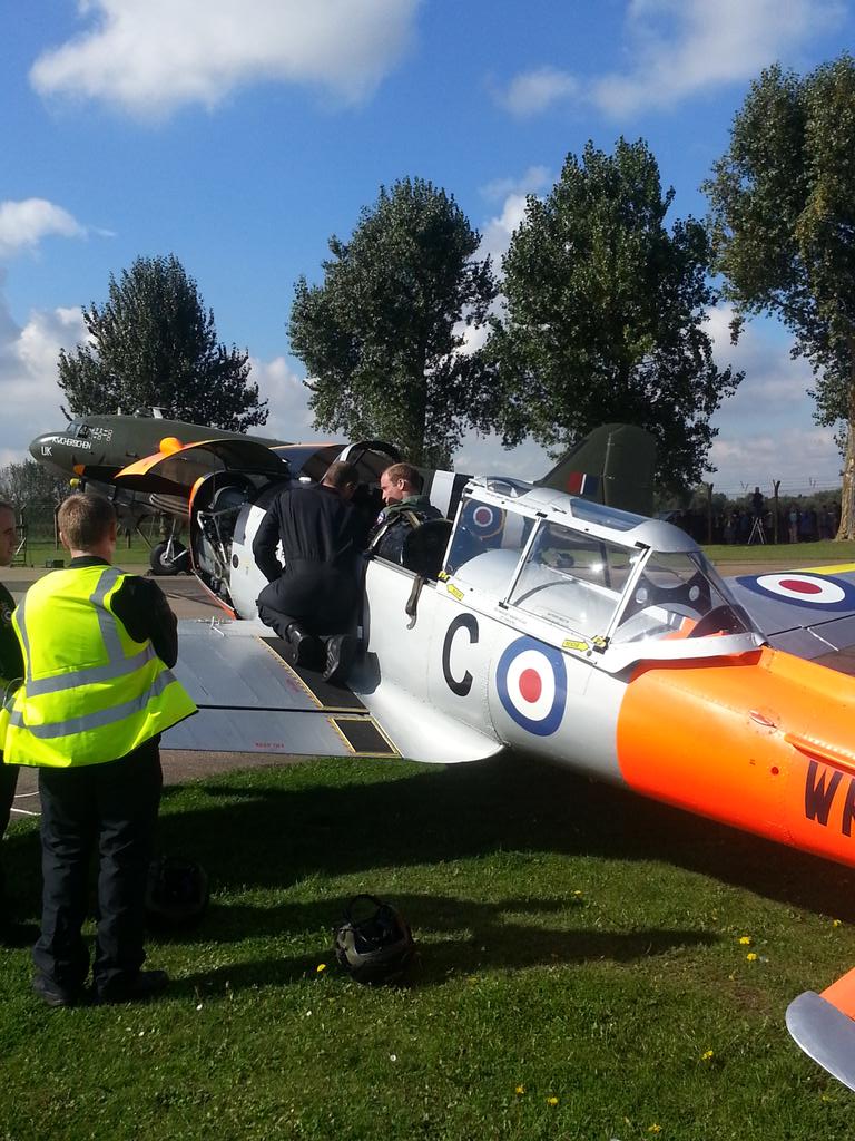 RAFBBMF's tweet photo. HRH The Duke of Cambridge gets a brief on the Chipmunk before flying with Officer Commanding BBMF Sqn Ldr Mason http://t.co/vfBNh80oYh