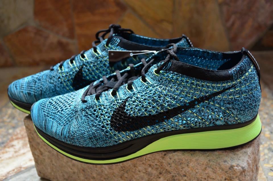 serisyarianie's tweet image. When the siblings decide to add another shoe to the collection. 😌🙌  #TeamNike #TeamFlyknit