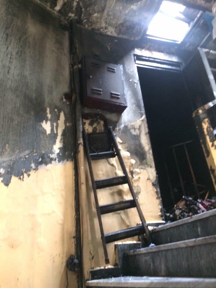 ozgurgundm's tweet photo. HDP Beşiktaş İlçe binası faşitlerce kundaklandı. http://t.co/ZxyzBFWEa3