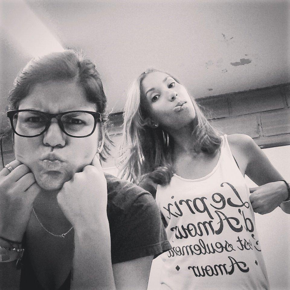 ANGIEFCO's tweet photo. Holi cumpleañera! Mis mejores deseos hoy y siempre; y que la vida nos siga regalando momentos juntas. La quiero 🎉🎂😘 http://t.co/hSWTix6Iii