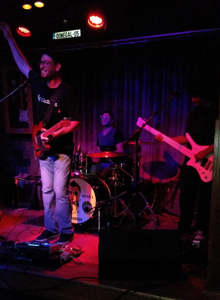 septrussell's tweet photo. #ICYMI @RossiAmp & #RootCity at Dempsey's 9-18... @DowntownFargo
#halfwaytostpattysday #rockin #theintern #latepost http://t.co/jhoPa5aMxR