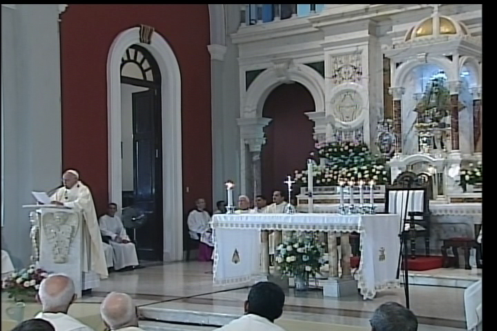 RadioRelojCuba's tweet photo. "Como María, queremos ser una iglesia que salve para acompañar la vida, sostener la esperanza" #PapaFrancisco http://t.co/163qOSKYYa
