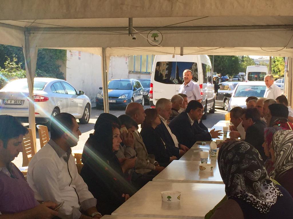 Halilugur2727's tweet photo. Eski İl Yk Üyemiz Mehmet Abar'ın Annesinin Vefatından Dolayı Taziye Ziyaretinde Bulunarak Başsağlıgı Diledik http://t.co/uZBb3qE4je
