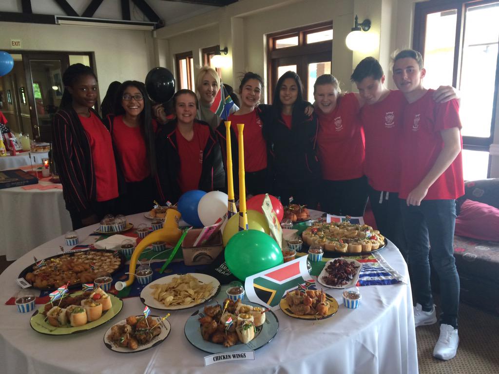 ZeldavanR's tweet photo. Grade 8s spoiled the staff today. Speeches, tables and food was fantastic! Thank you Gr8s❤️ @CCLHead @CCLSRC http://t.co/yrYLcXKryv