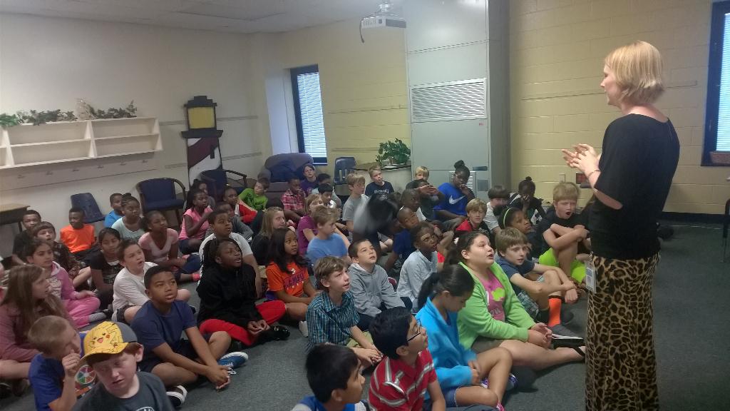 MsMayersClass's tweet photo. 5th Grade Community! It's good to share and grow together ๐ #beaconstweet @BookmanRoad #MsMayersclass #RichlandTwo http://t.co/CODGUEtPKr