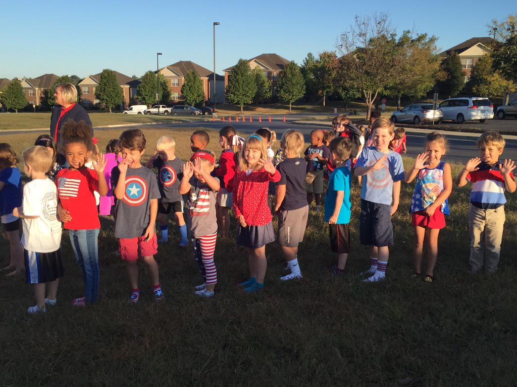 NallyNews's tweet photo. KY Kids Day! #VPE http://t.co/LXCwIw3tDl
