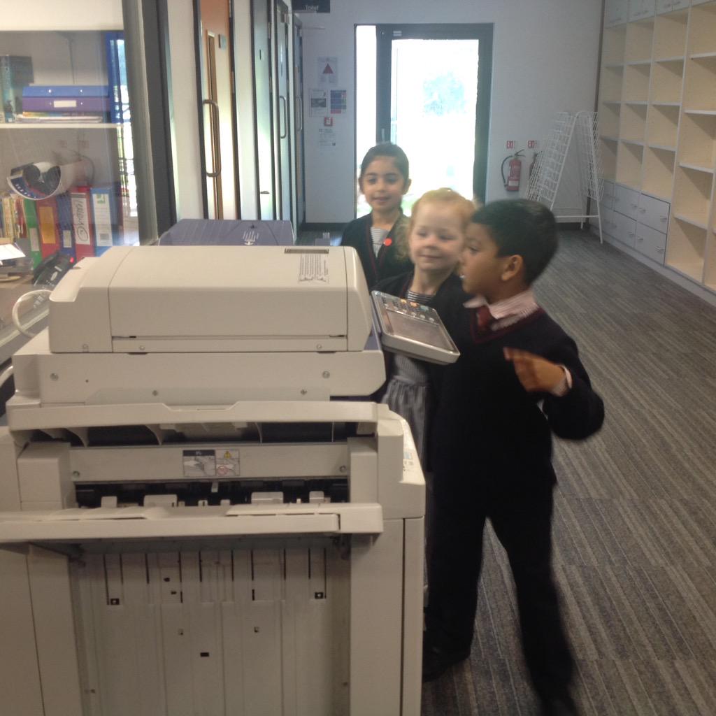 clockycompsci's tweet image. Year 2 looking for the jobs computers so in the new school library today #unpluggedcomputing #bgs juniors