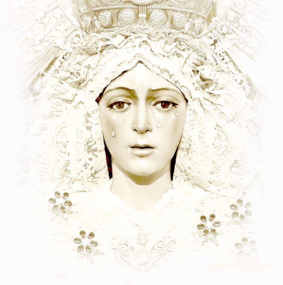 Celestial es tu Esperanza en tu barrio Macareno. Sevilla te hace suya como su Reina