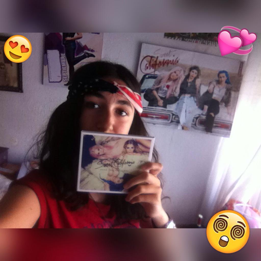 fergo68's tweet photo. @SoniaSweetC @AlbaSweetC @RocioSweetC #selfieswtc http://t.co/KqIm8WeoST