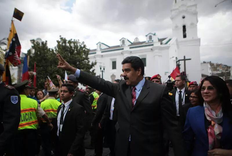 GJCabelloC3K's tweet photo. En Quito/Ecuador #TriunfóLaPaz y como pueblos hermanos seguiremos trabajando por una nueva frontera. @NicolasMaduro http://t.co/w5Fyx3gDdM
