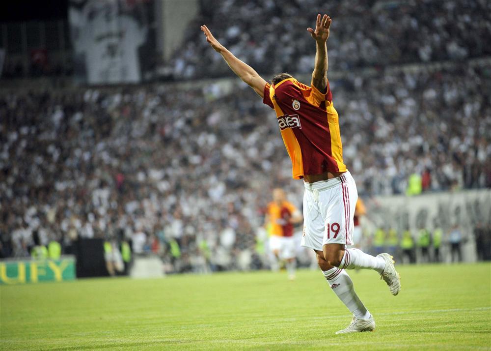 My name is Harry Kewell, Kewell from Galatasaray.

Happy Birthday Kewell.. 