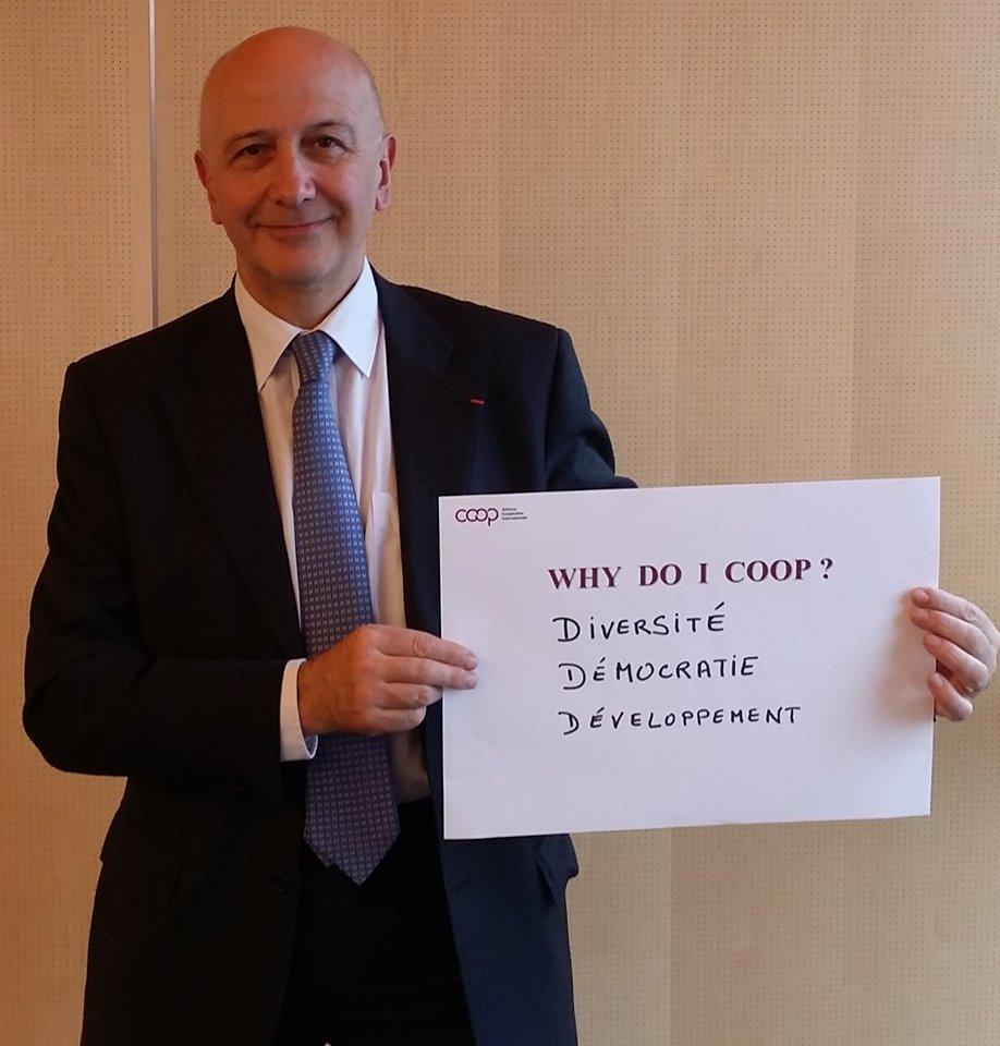 CoopFR's tweet photo. #WhyDoICoop Pour JL Bancel, président du @credit_coop_ et de @CoopFR : #coop = Diversité, Démocratie, Développement http://t.co/SByZ2Gtgh9