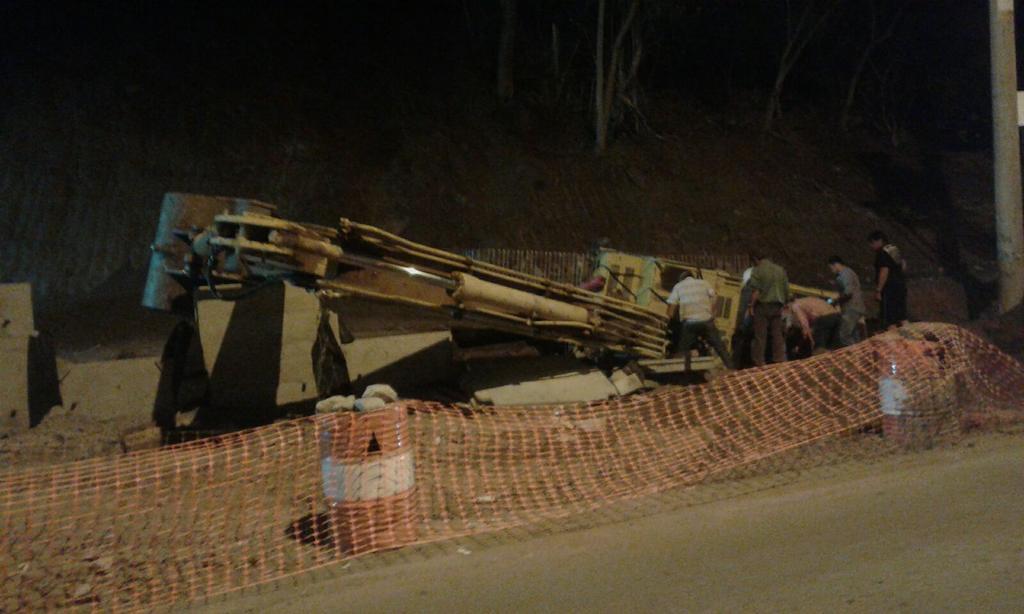 matuchojujuy's tweet photo. Se cayó la máquina del FPV #jujuy y al parecer no hay quién la levante http://t.co/EycKSYWcAQ