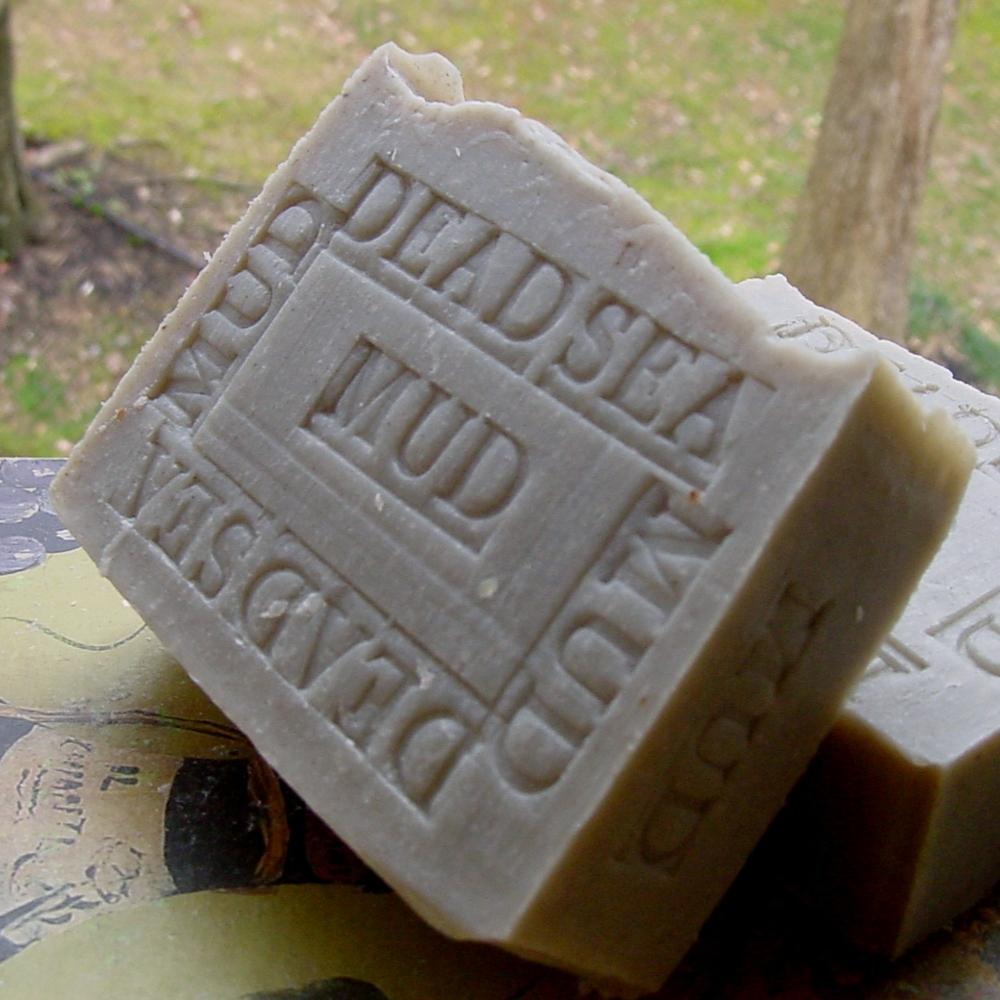 handmade_soap's tweet photo. Today, Tuesday My Favorite  ##handmadesoap showering right Now! http://t.co/HAadeNQNpT #soap #mudsoap @TodaySoap http://t.co/2HYjJt8iym